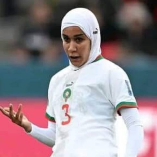 Coupe du monde féminine 2023 : la Marocaine Benzina devient la première joueuse voilée à disputer un mondial.