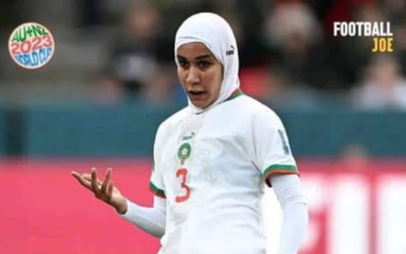 Coupe du monde féminine 2023 : la Marocaine Benzina devient la première joueuse voilée à disputer un mondial.